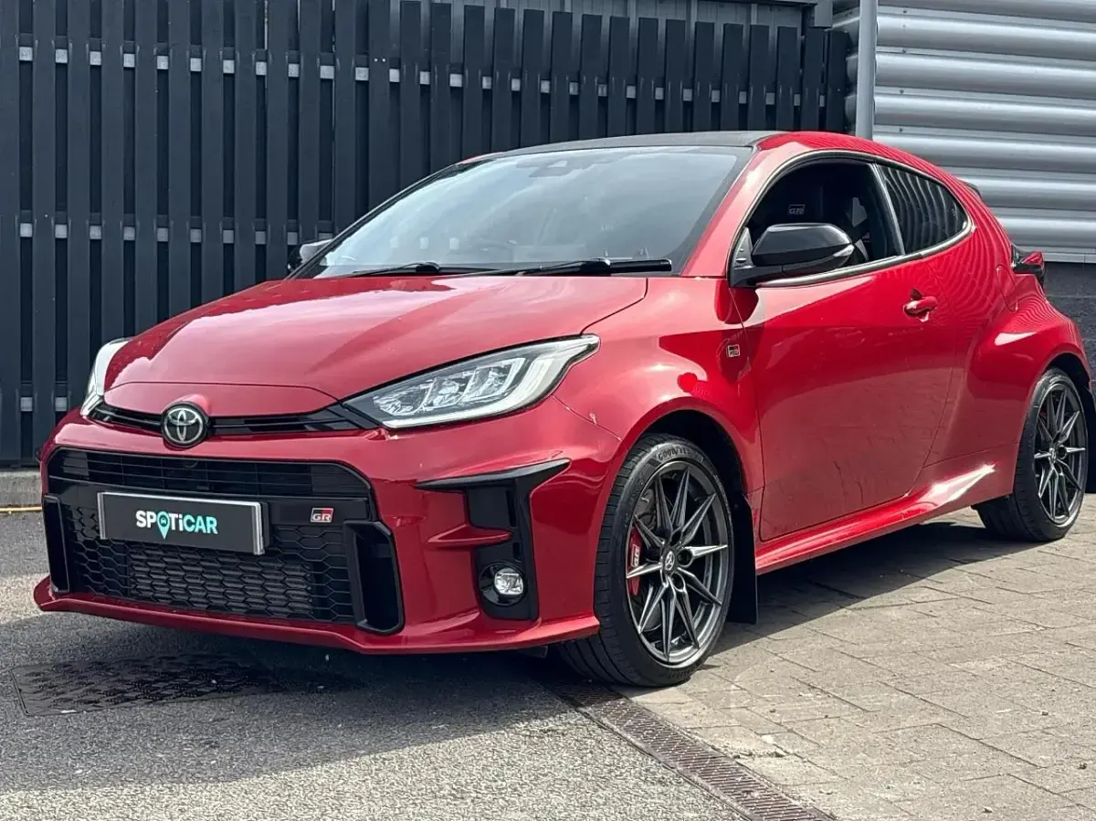 Used Toyota Yaris 257 HP (189 kW) 2022 Red Hatchback