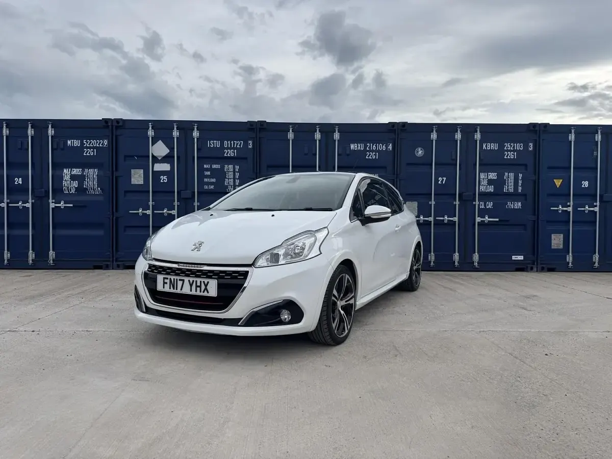 Used Peugeot 208 Prestige 205 HP (150 kW) 2017 White Hatchback