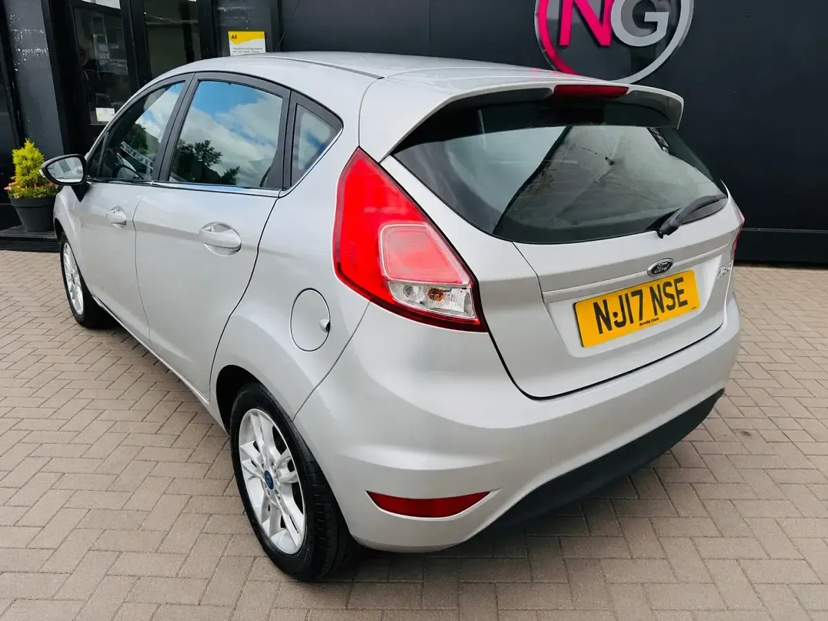 Used Ford Fiesta Zetec 82 HP (60 kW) 2017 Silver Hatchback