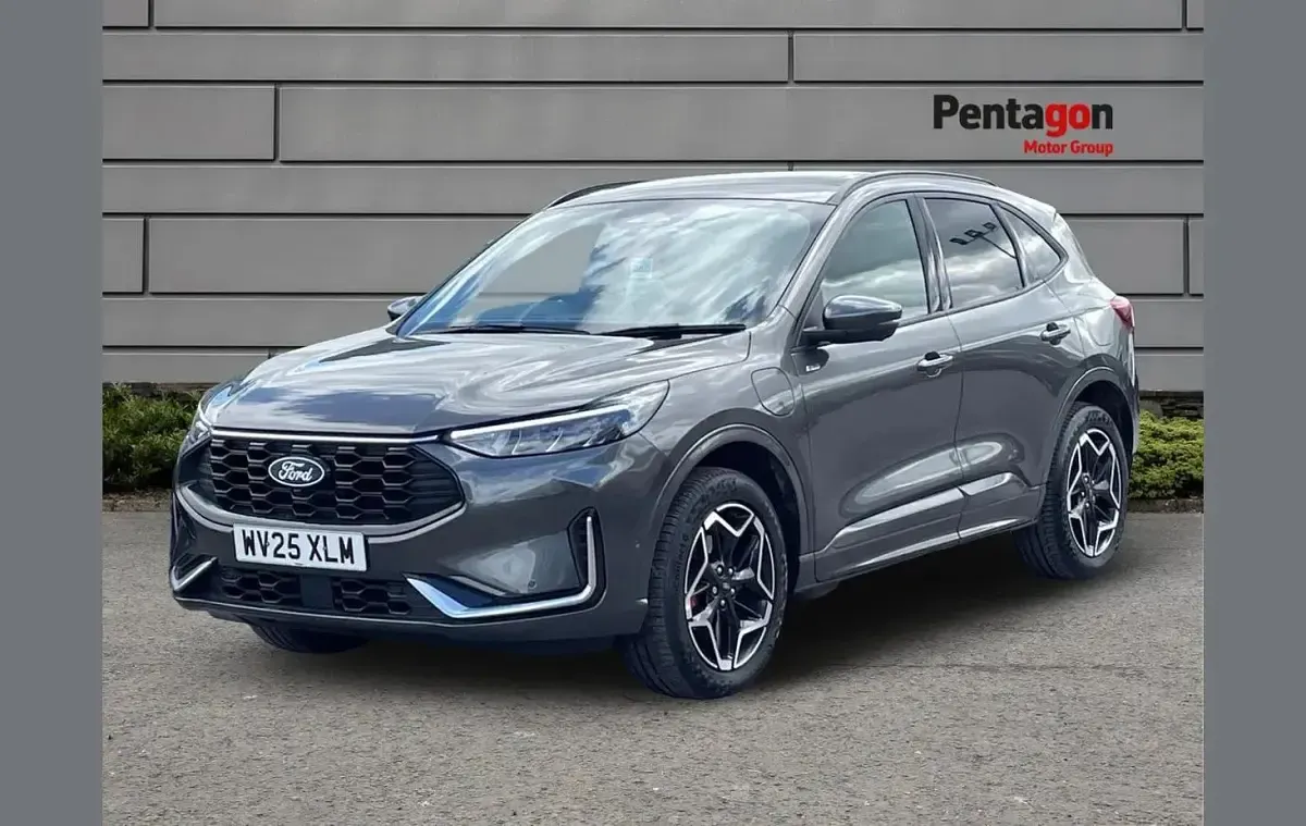 Usado Ford Kuga ST-Line X 239 CV (175 kW) 2025 Gris SUV