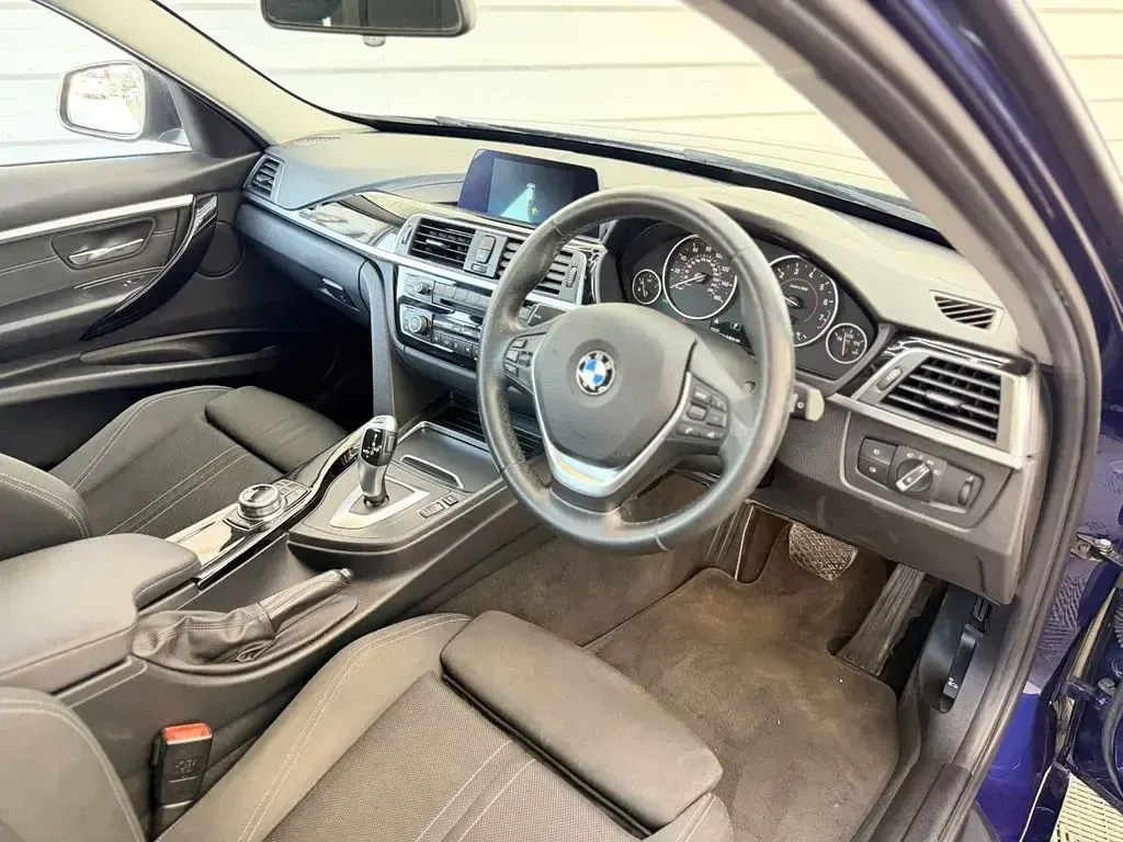 Used BMW 318 Sport Line 2017 Blue Estate