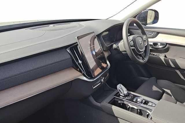 New Volvo XC90 Plus 247 HP (181 kW) 2026 Grey SUV