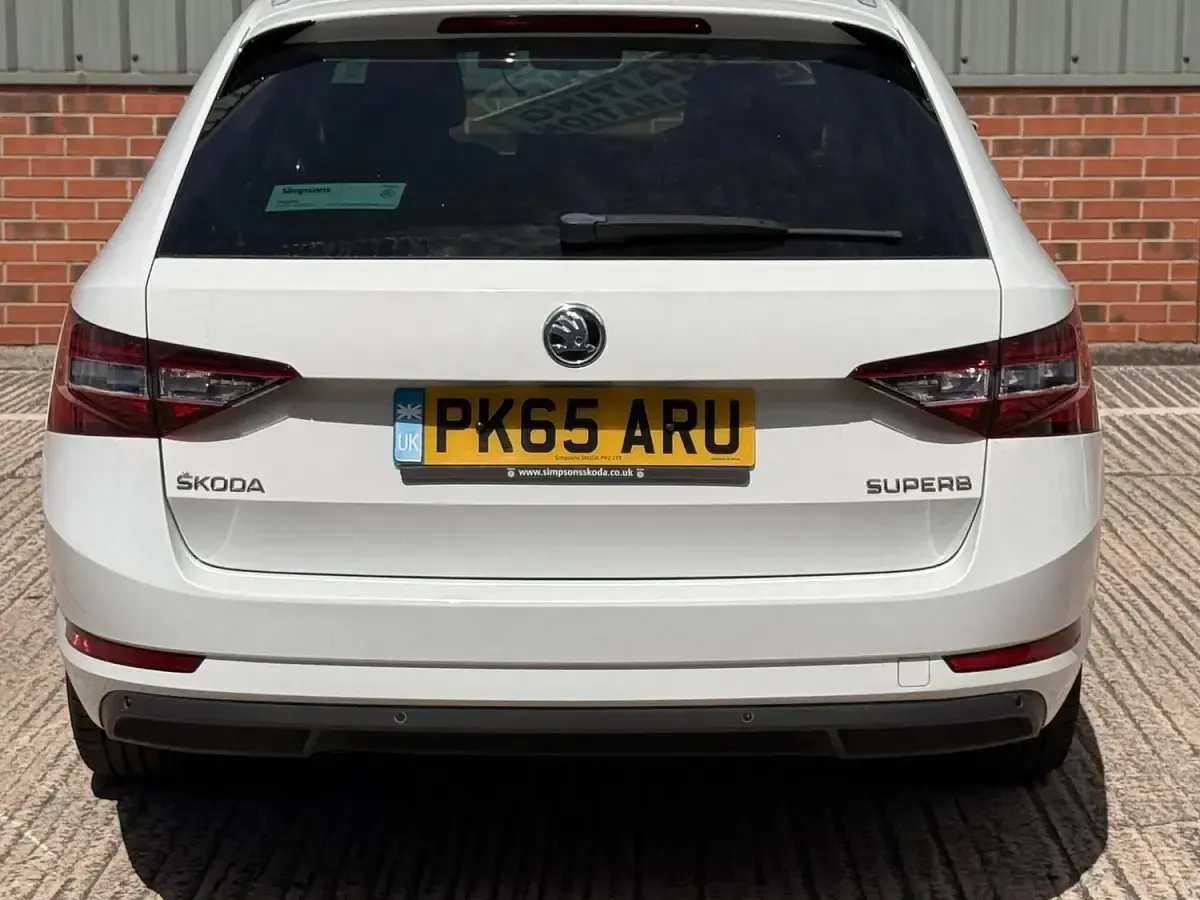 Used Skoda Superb SE L Executive 190 HP (139 kW) 2015 White Estate