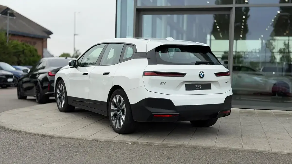 Used BMW iX Sport Line 384 kW (523 HP) 2022 White SUV