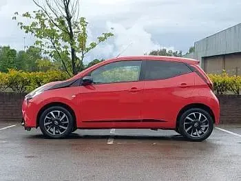 Used Toyota Aygo Trend 72 HP (52 kW) 2021 Red Hatchback