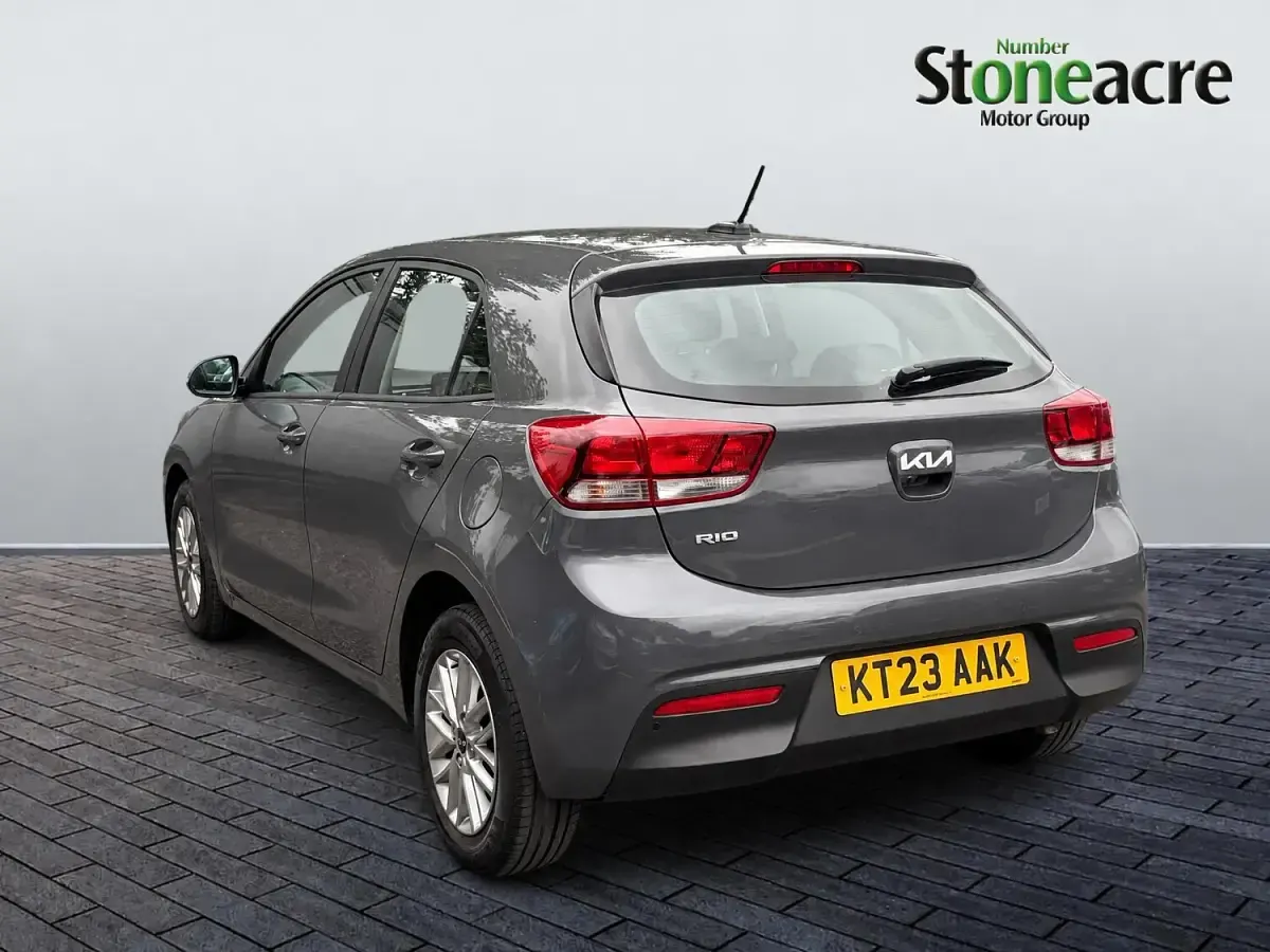 Used Kia Rio 99 HP (72 kW) 2023 Grey Hatchback