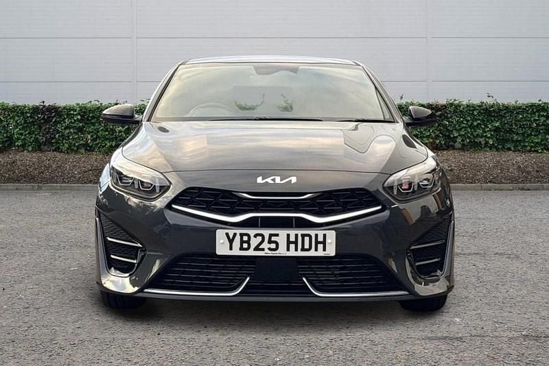 Usado Kia Ceed GT-Line 138 HP (101 kW) 2025 Cinzento Citadino