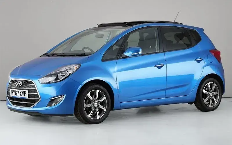 Used Hyundai ix20 Premium 90 HP (66 kW) 2017 Blue Hatchback