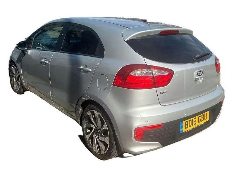 Used Kia Rio 107 HP (78 kW) 2016 Silver Hatchback