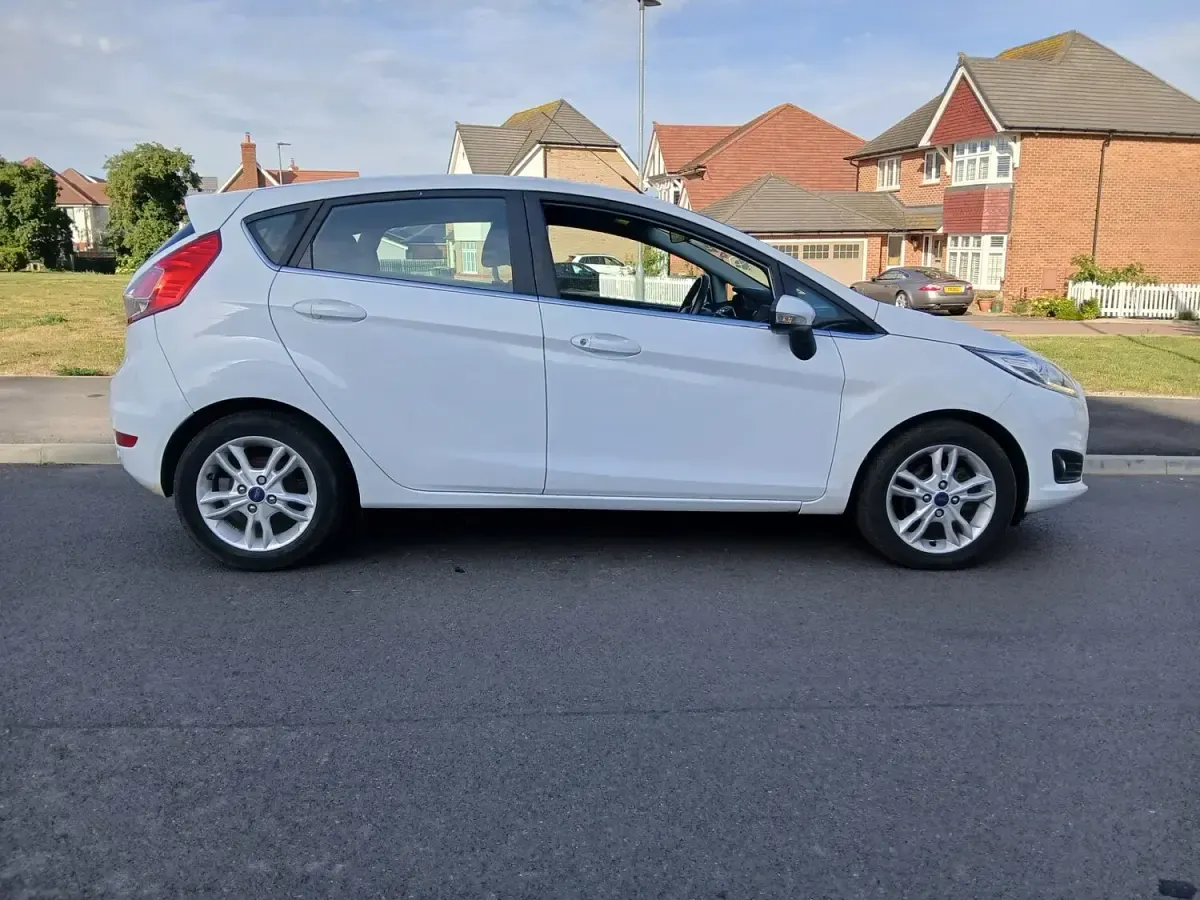 Used Ford Fiesta Zetec 2017 White Hatchback