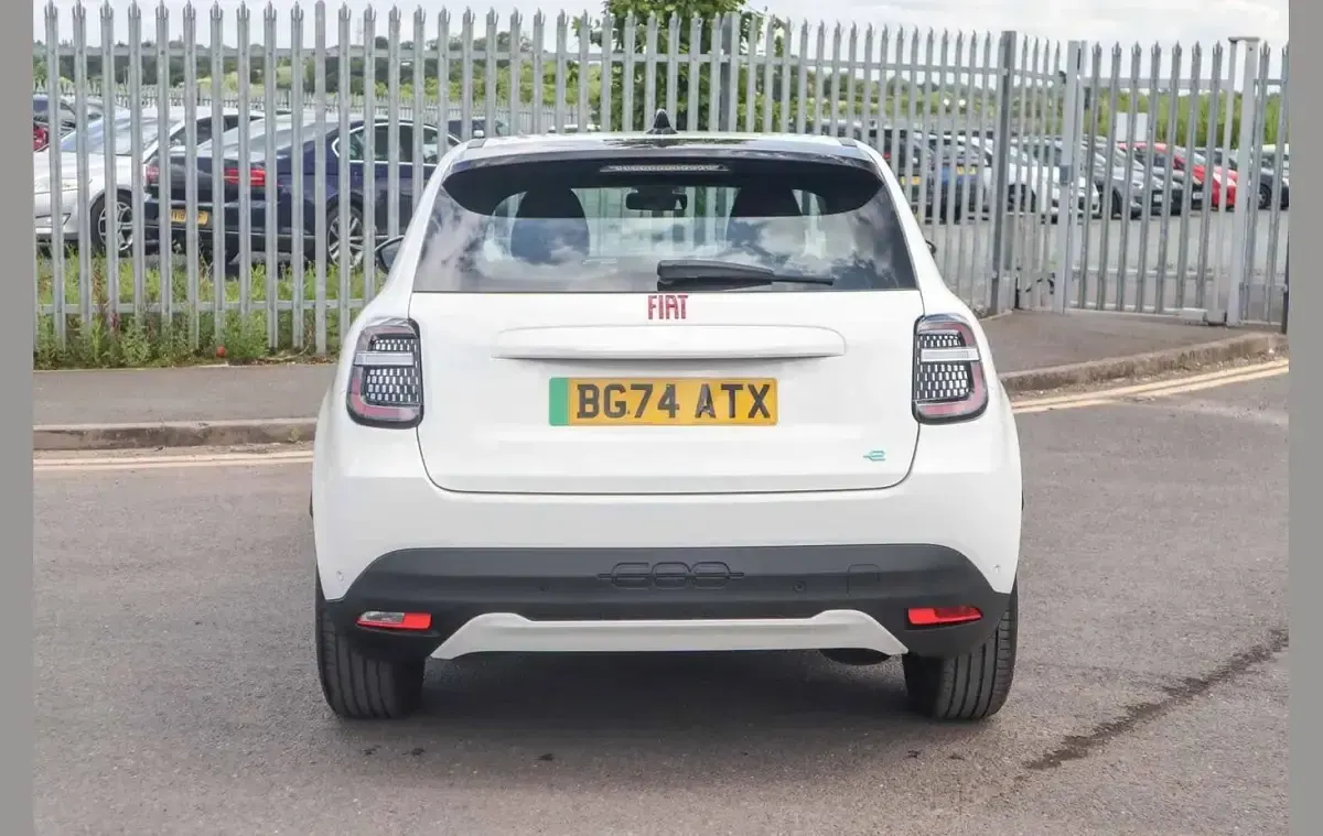 Used Fiat 600 Red 114 kW (156 HP) 2024 White SUV