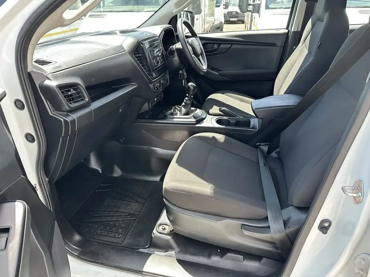 Used Isuzu D-Max 164 HP (120 kW) 2024 White Pickup