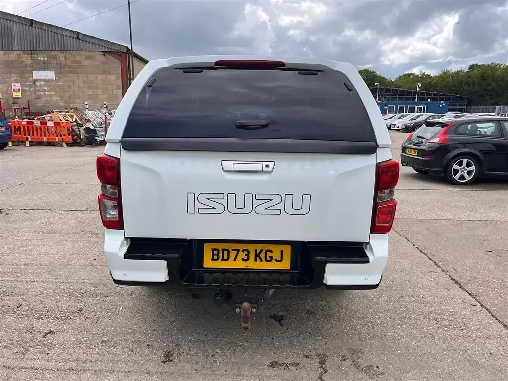 Used Isuzu D-Max 164 HP (120 kW) 2023 White Pickup