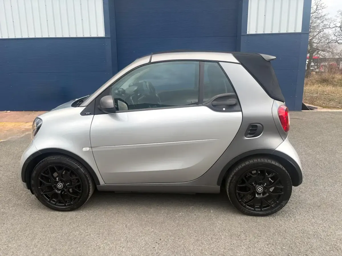 Used Smart ForTwo Cabrio Premium 71 HP (52 kW) 2016 Silver Cabriolet
