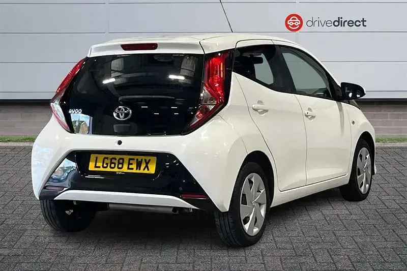 Used Toyota Aygo X-play 2018 White Hatchback