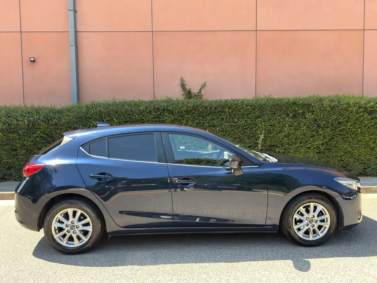 Used Mazda 3 2017 Blue Hatchback