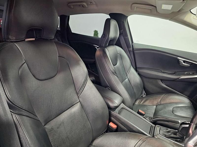 Used Volvo V40 SE Lux 180 HP (132 kW) 2014 Black Hatchback