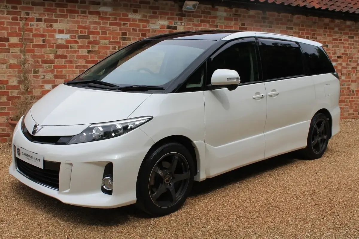 Used Toyota Estima 2016 Pearl white MPV