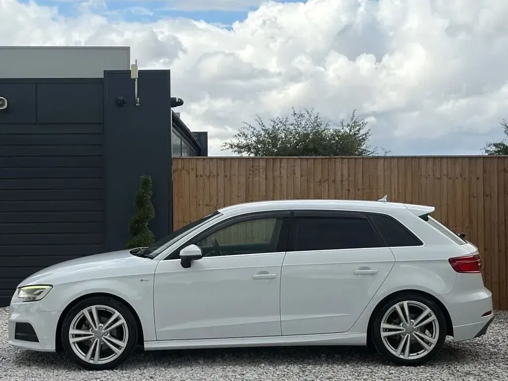Used Audi A3 Sportback S-Line 150 HP (110 kW) 2017 White Hatchback