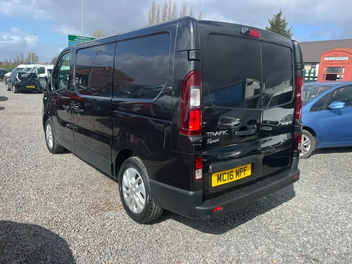Begagnad Renault Trafic 2016 Svart Minibuss