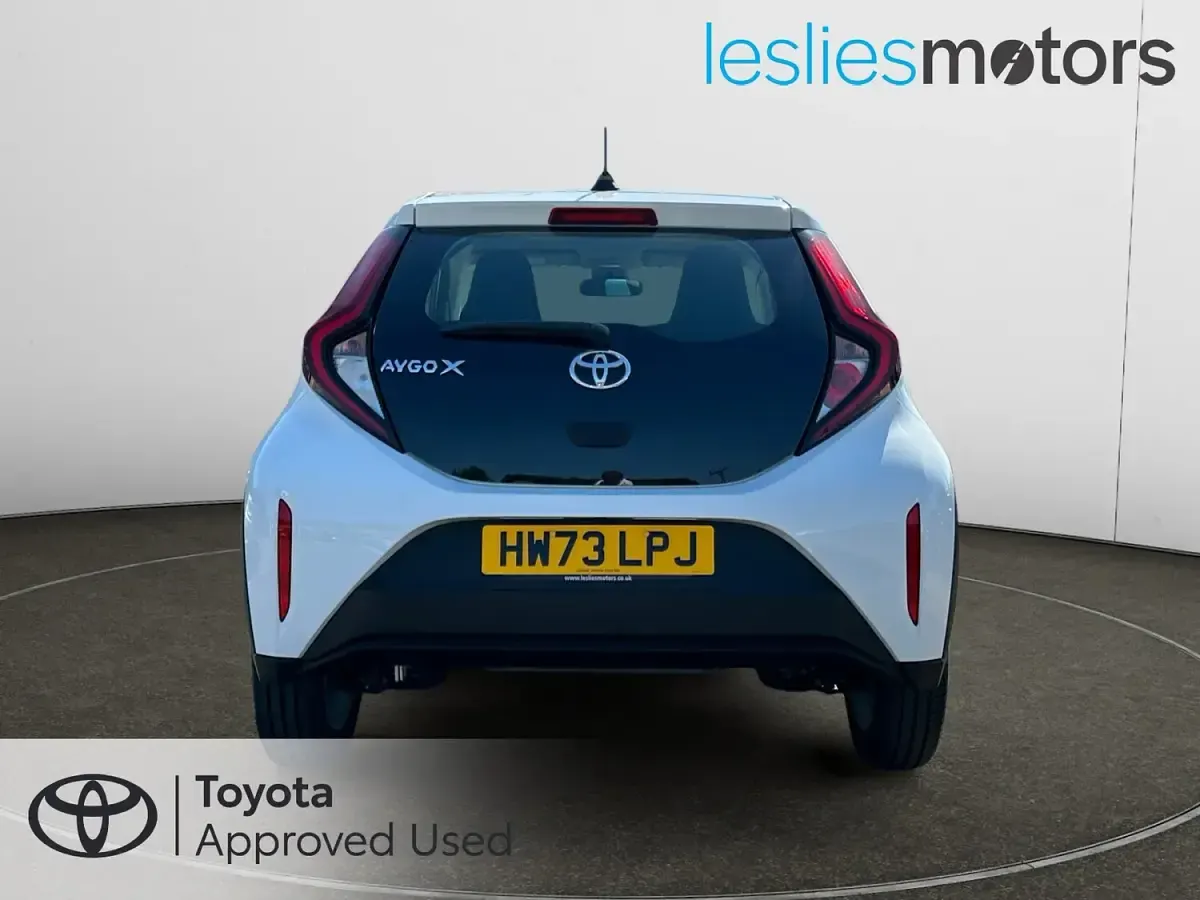 Used Toyota Aygo X PURE 72 HP (52 kW) 2023 White SUV