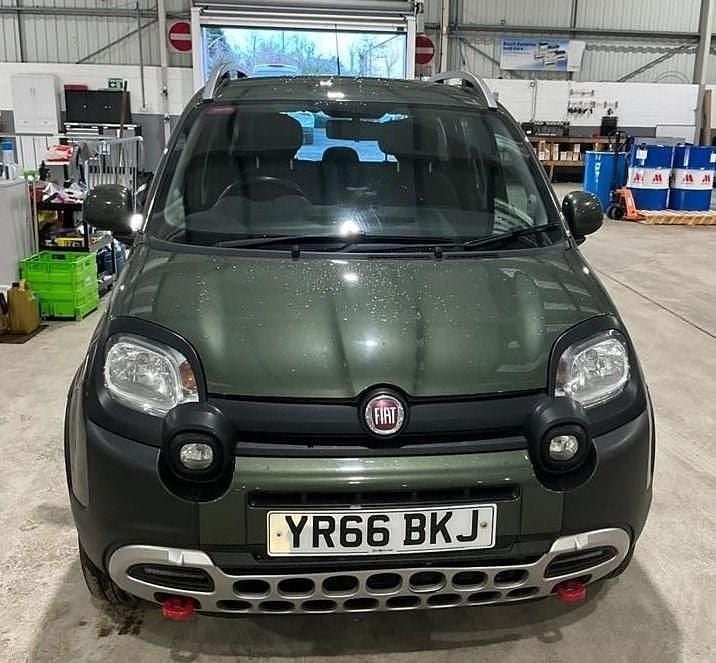 Used Fiat Panda Cross Cross 90 HP (66 kW) 2016 Green Hatchback