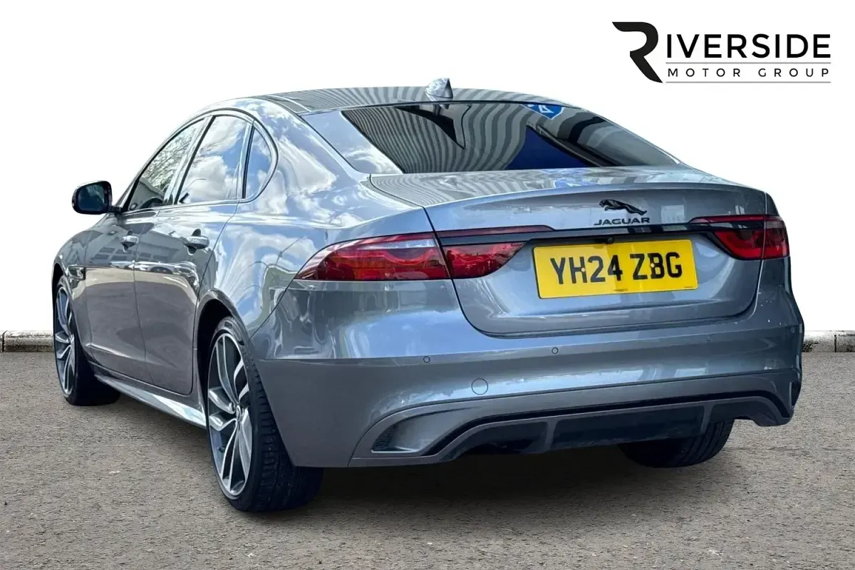 Używany Jaguar XF R-Dynamic 250 KM (183 kW) 2024 Szary Sedan/Limuzyna