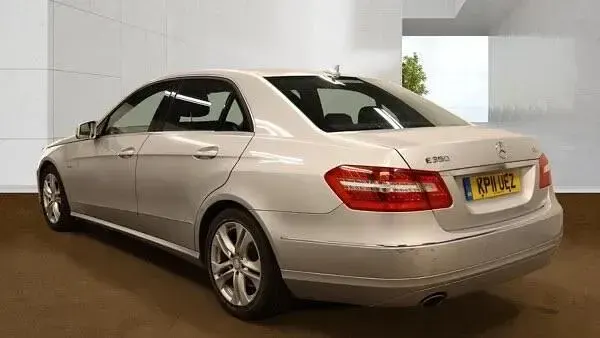 Używany Mercedes E350 Avantgarde 2011 Srebrny Sedan/Limuzyna