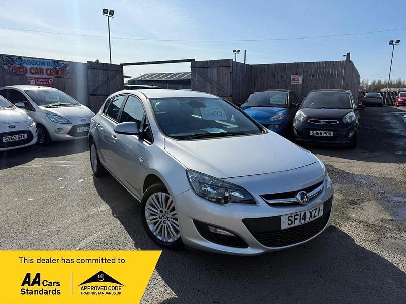 Used Vauxhall Astra 100 HP (73 kW) 2014 Silver Hatchback
