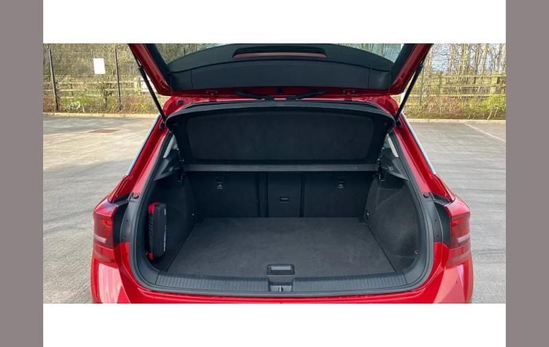 Used VW T-Roc Life 150 HP (110 kW) 2022 Red SUV