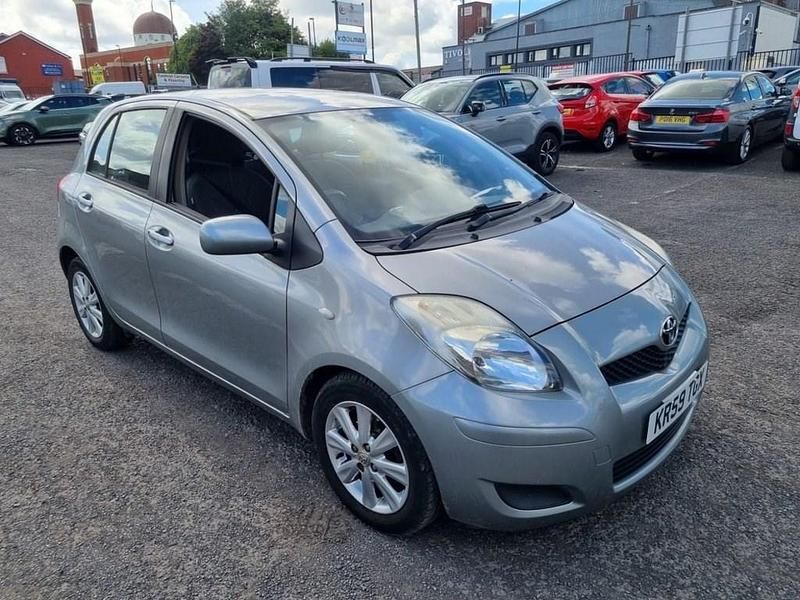 Silver Used 2009 Toyota Yaris Hatchback | £2,295 (Fair price) - Image 1/4