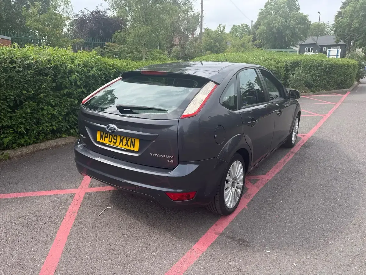 Used Ford Focus Titanium 99 HP (72 kW) 2009 Grey Hatchback
