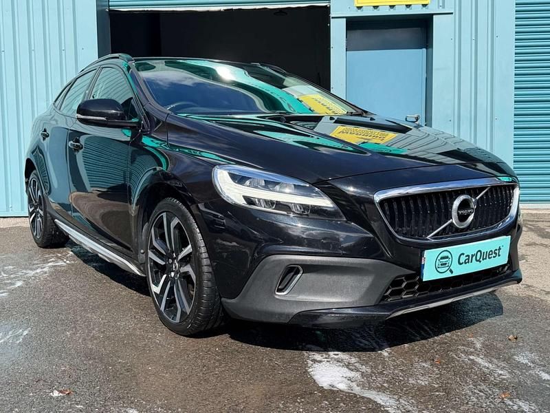 Usado Volvo V40 Pro 2018 Negro Utilitario