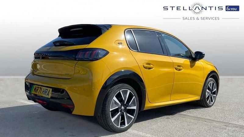 Used Peugeot e-208 Premium 98 kW (134 HP) 2021 Yellow Hatchback