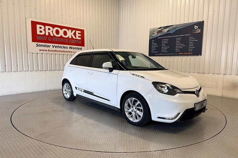 Used MG MG3 106 HP (77 kW) 2018 White Hatchback