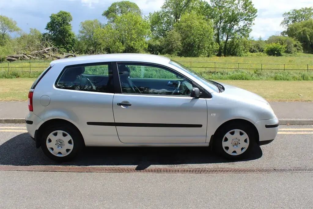 Used VW Polo 55 HP (40 kW) 2003 Silver Hatchback