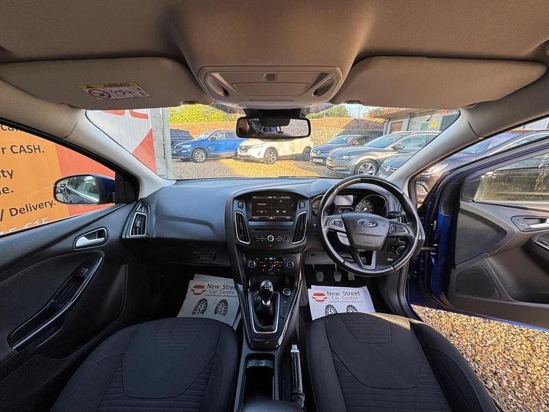 Used Ford Focus Titanium 125 HP (91 kW) 2015 Blue Hatchback