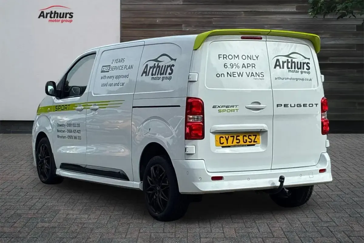 Used Peugeot Expert Sport 175 HP (128 kW) 2026 White Van