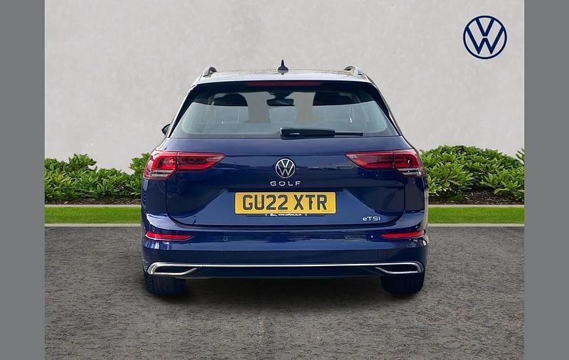Used VW Golf VIII Style 147 HP (108 kW) 2022 Blue Estate