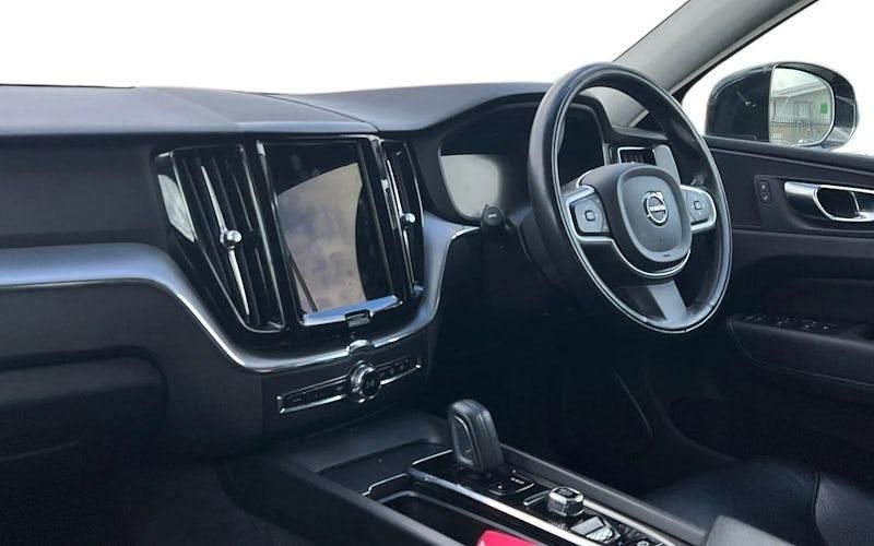 Used Volvo XC60 Momentum 250 HP (183 kW) 2021 Black SUV