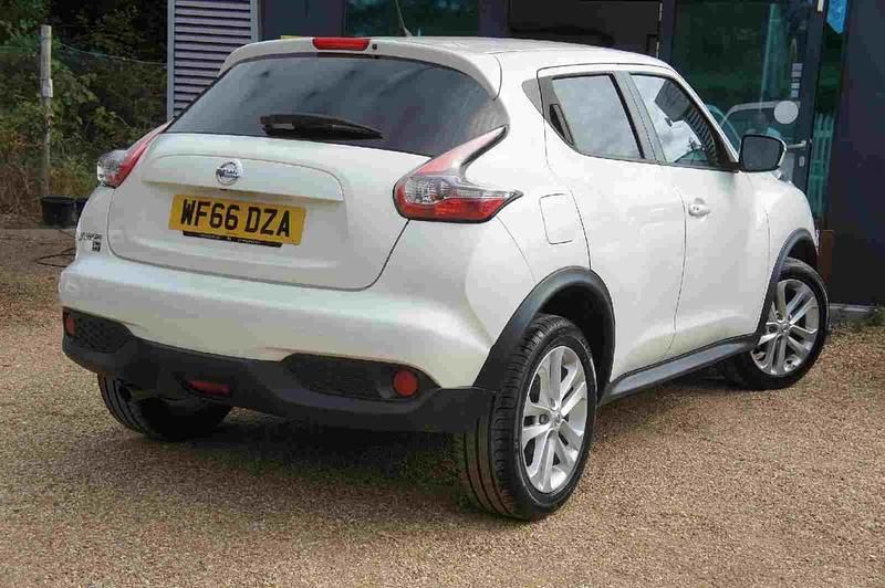 Gebraucht Nissan Juke N-Connecta 2016 Weiß SUV