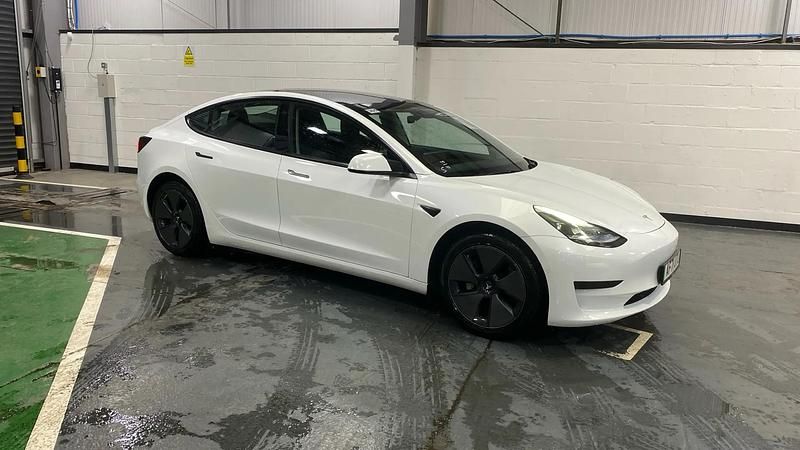 White Used 2021 Tesla Model 3 Standard Range Sedan | £17,698 (Fair price) - Image 1/4