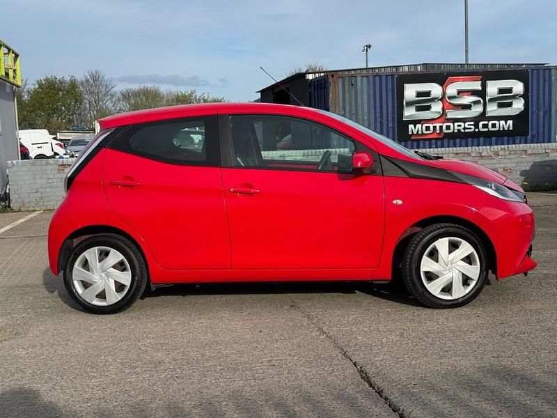 Usado Toyota Aygo X-play 2014 Vermelho Citadino