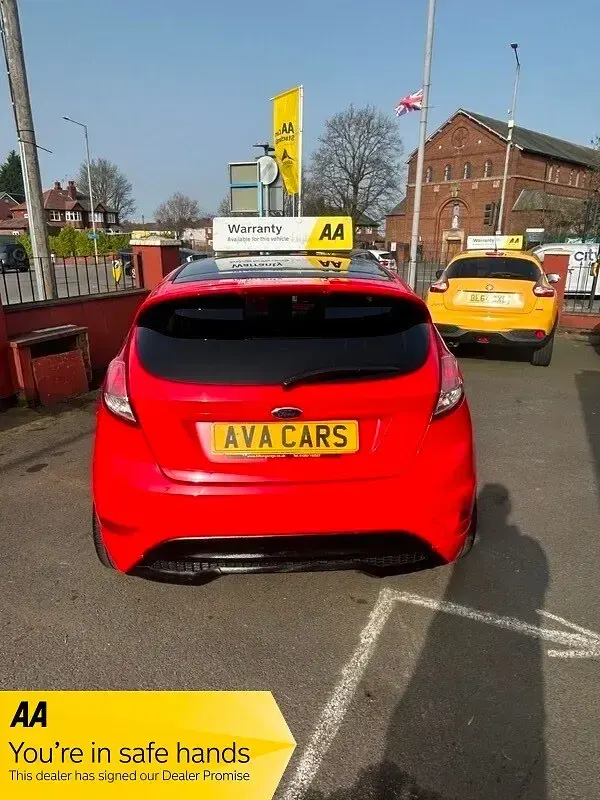 Used Ford Fiesta Zetec 140 HP (102 kW) 2014 Red Hatchback