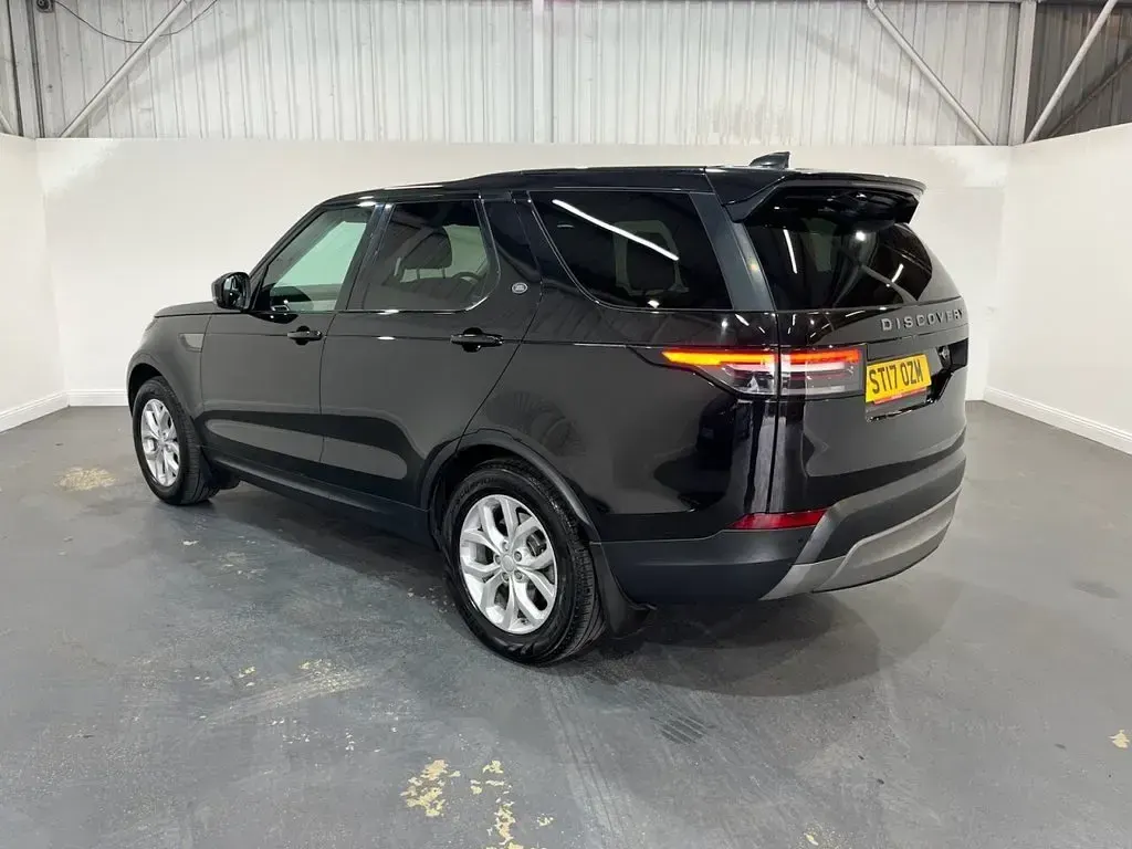 Used Land Rover Discovery SE 258 HP (189 kW) 2017 Black SUV