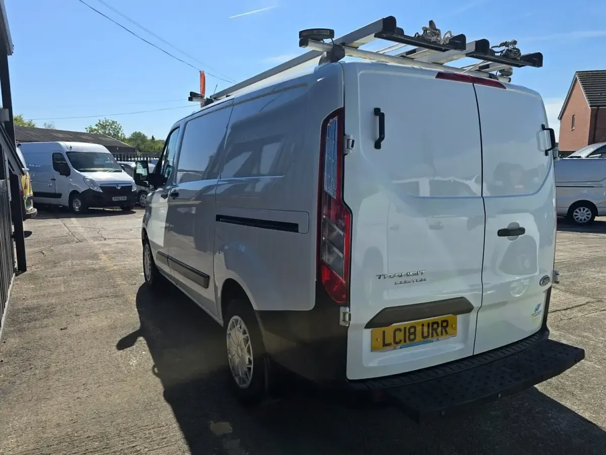Begagnad Ford Transit Custom 105 HK (77 kW) 2018 Vit Van