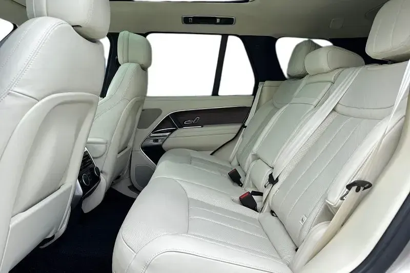 Nowe Land Rover Range Rover SE 300 KM (220 kW) 2026 Złoty SUV