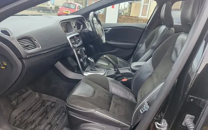 Used Volvo V40 R-Design 152 HP (111 kW) 2018 Black Hatchback