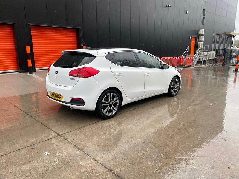 Used Kia Ceed 2015 White Hatchback