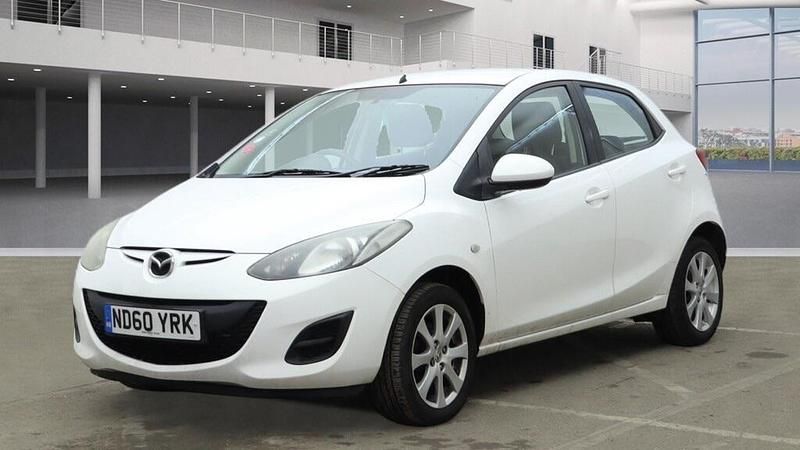 Begagnad Mazda 2 2011 Vit Halvkombi